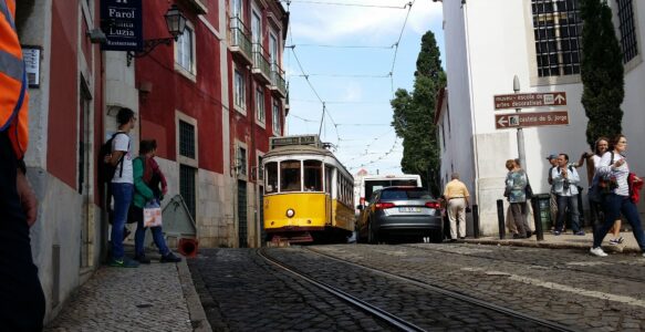 Dicas Para Quem Vai Alugar Carro e Dirigir na Viagem em Portugal