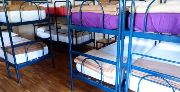 Qual é a Diferença Entre Hostel e Hostal na Hospedagem na Viagem?