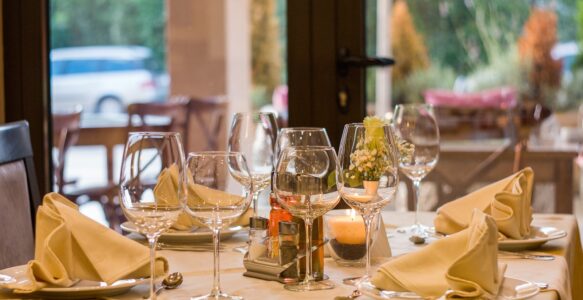 Dicas de Como Economizar em Restaurante na Viagem ao Exterior