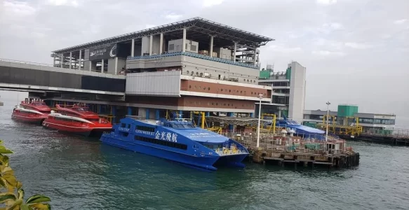Transporte de Balsa Entre Hong Kong e Macau na China