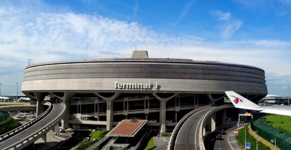 Aeroporto Charles de Gaulle em Paris na França