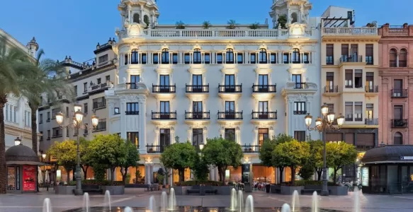 Descubra a Elegância do Hotel H10 Palacio Colomera no Coração de Córdoba na Espanha