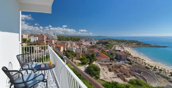 Descubra o Encanto do Hotel H10 Imperial Tarraco em Tarragona na Espanha: Onde o Mar e a História se Encontram