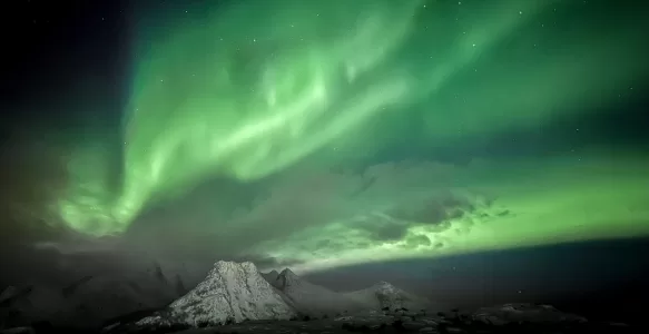 As Luzes da Aurora: Um Espetáculo Celestial no Ártico