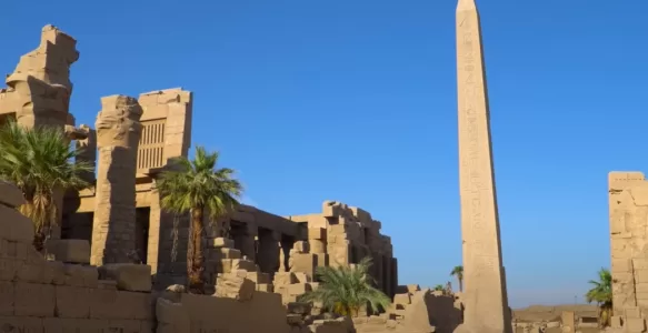 O que Vestir no Egito: Modéstia e Conforto sob o sol Escaldante