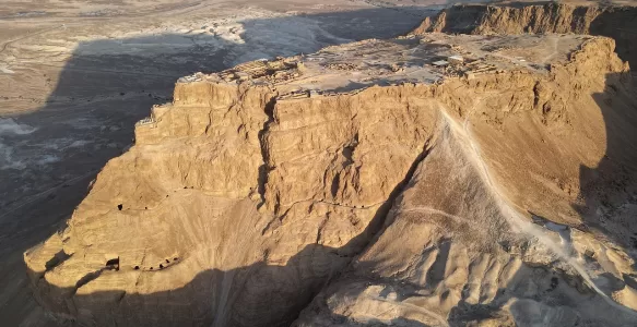 Masada: Um Marco Histórico no Deserto em Israel
