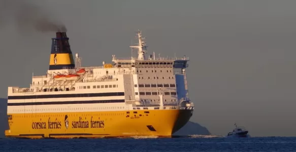 Barcos e Ferries Boats na França: Uma Viagem Pelas Águas