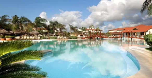 Resort Grand Palladium Imbassaí: O Destino All-Inclusive de Luxo na Bahia