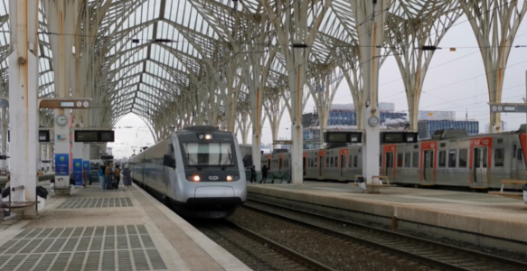 Portugal Lança Passe Ferroviário Para Viajante que Deseja Explorar sua Costa Deslumbrante