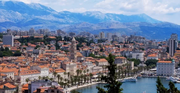 Split, Croácia: O Encanto de uma Cidade Beira-Mar com História e Beleza Natural