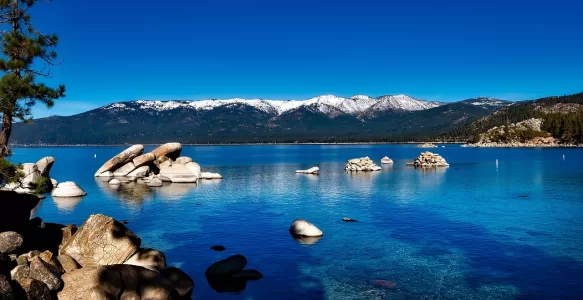 Lake Tahoe: O Destino de Montanha que Encanta Viajantes Durante o Ano Todo