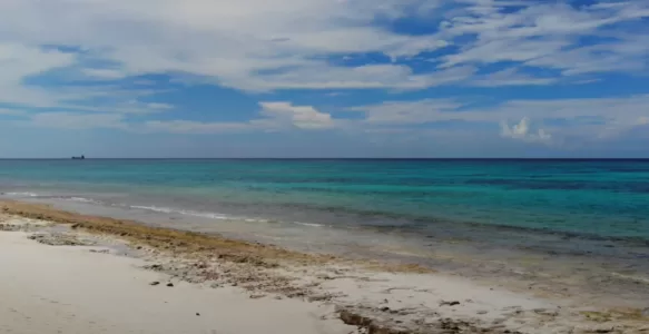 Como é a Love Beach em Nassau nas Bahamas: Tranquilidade Perto da Cidade Movimentada