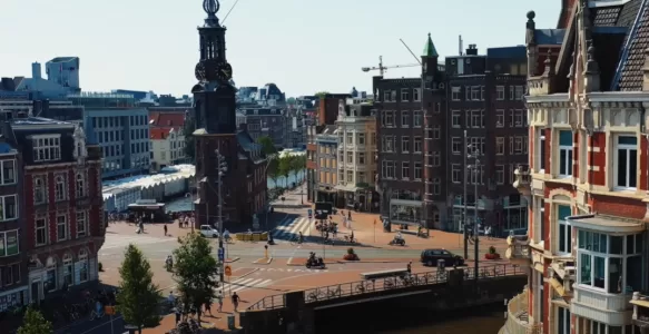 Desafios de Amsterdã na Holanda: Enfrentar o Turismo Excessivo e Superar Recordes de Taxas