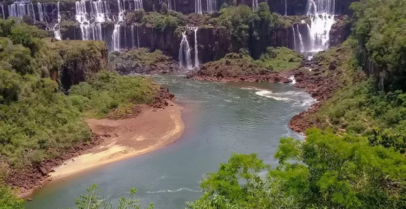 Cataratas do Iguaçu: A Magia Além da Fronteira – Explore o Lado Argentino