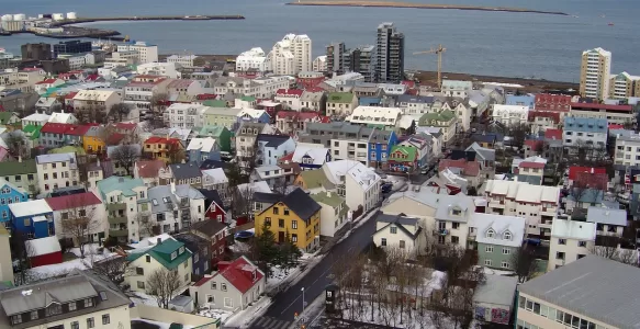 Descubra a Magia Islandesa: 7 Experiências Imperdíveis na Terra do Gelo e Fogo