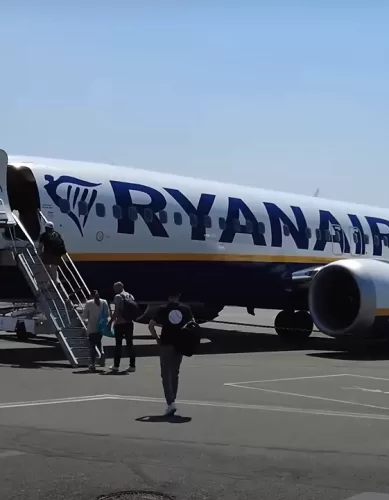 Vôos Diretos da Companhia Aérea Ryanair Entre Paris e a Itália