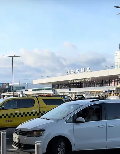 Guia de Transportes no Aeroporto Internacional Vaclav Havel em Praga na República Tcheca