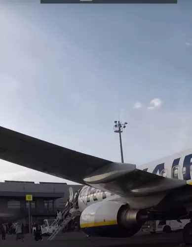 Vôos Diretos da Companhia Aérea Ryanair Entre Paris e o Leste Europeu