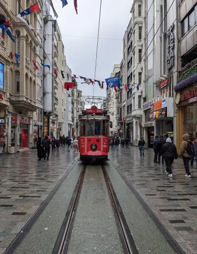 Explore Turisticamente Istambul na Turquia a Bordo do VLT