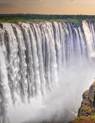 Explore as Cataratas Vitória no Zimbábue
