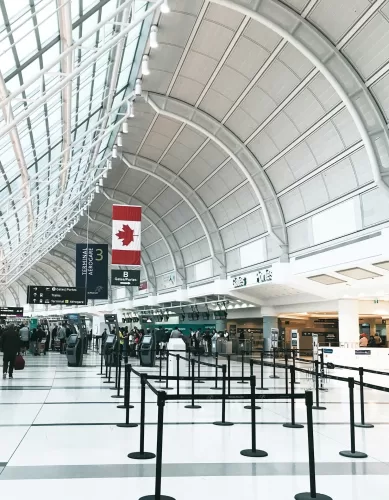 Viagem de Avião Entre Toronto e Vancouver no Canadá