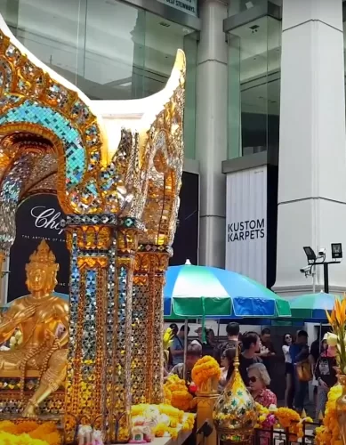 Qual a Importância do Erawan Shrine em Bangkok na Tailândia?