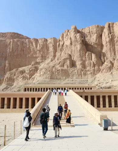 Turistas Podem Visitar os Atrativos de Luxor no Egito por Conta Própria ou Precisam de Guia de Turismo?