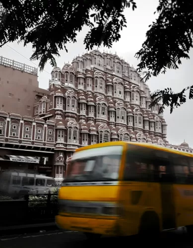 O que o Turista Precisa Saber Sobre Transporte de Ônibus nas Cidades de Délhi, Jaipur e Agra na Índia
