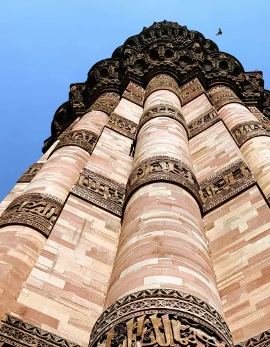 Qutb Minar e os Monumentos em Délhi na Índia