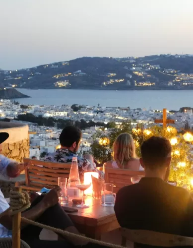 A Deslumbrante Mykonos na Grécia: O Brilho do Mar Egeu