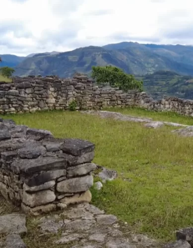 Conheça o Conjunto Arqueológico de Kuelap no Peru