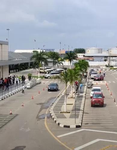 Como é o Aeroporto Internacional Quatro de Fevereiro (LAD) em Luanda em Angola