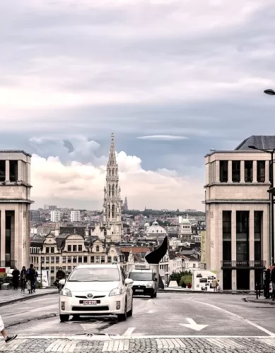 Gastos Médios por dia de um Turista em Paris, Amsterdã e Bruxelas na Europa