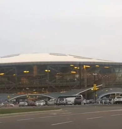 Como é o Aeroporto Internacional Heydar Aliyev em Baku no Azerbaijão