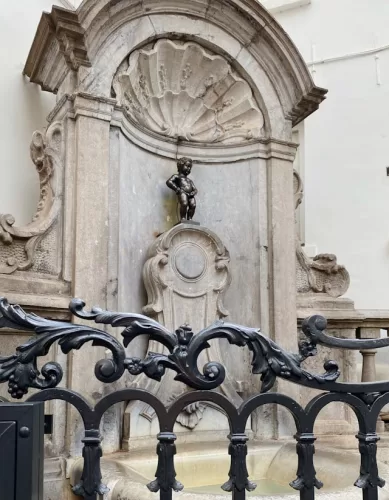 Breve História e Importância do Manneken Pis em Bruxelas na Bélgica