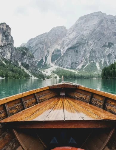 Turismo no Lago di Braies na Itália