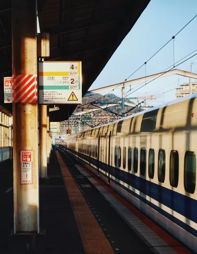 Como Viajar de Trem Entre Osaka e Hiroshima no Japão