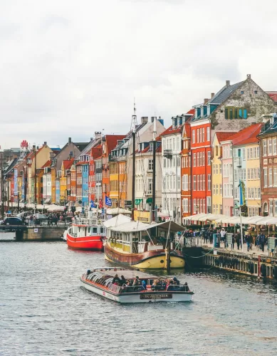 Turismo em Nyhavn na Dinamarca: Um Passeio Pelo Coração de Copenhague