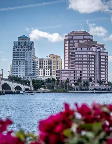 West Palm Beach na Flórida: Cultura, Ambiente Sofisticado e Praias Deslumbrantes