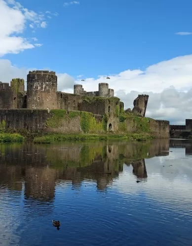 Como é o Castelo de Caerphilly no País de Gales