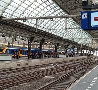 Dicas Para Embarcar na Estação Central de Trem em Amsterdã na Holanda