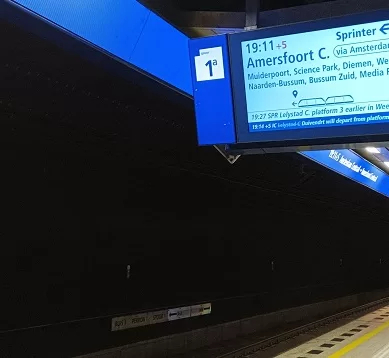 Como é a Estação de Trem do Aeroporto Internacional de Schiphol em Amsterdã na Holanda