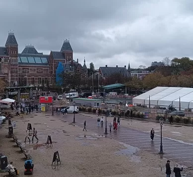 Como é a Praça dos Museus em Amsterdã na Holanda