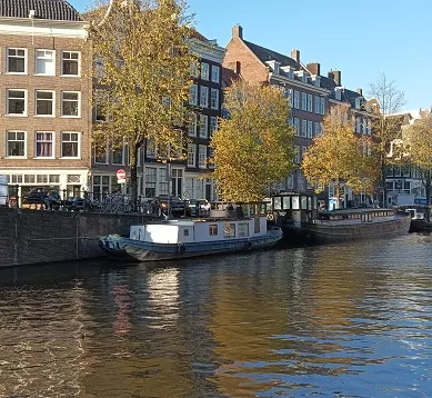 Passeio de Barco Pelos Canais de Amsterdã: Uma Experiência Imperdível