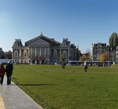 Explore a Zona Turística de Amsterdã na Holanda Caminhando: A Melhor Forma de Conhecer a Cidade