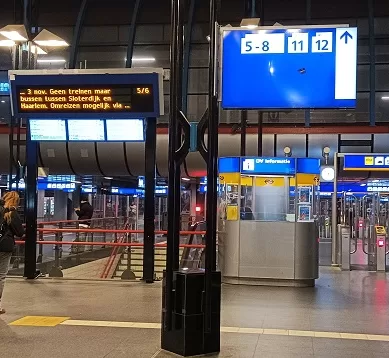 Como Sair do Aeroporto Internacional de Schiphol Pegando o Trem até a Cidade