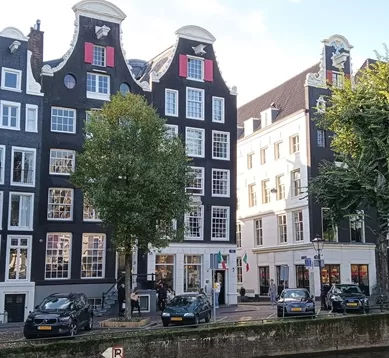 A Curiosa História dos Prédios Tortos em Amsterdã na Holanda