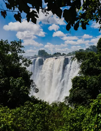 Descubra Zâmbia: Lar das Cataratas Vitória e um Paraíso de Biodiversidade