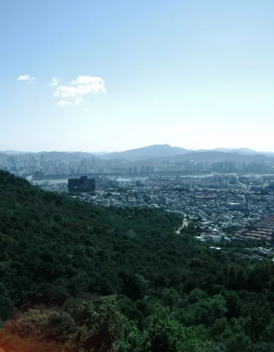 A Muralha de Seul: Uma Jornada Histórica Pelos Caminhos da Capital Coreana