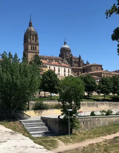 Guia de Hospedagem em Salamanca: Melhores Bairros e Opções de Acomodação